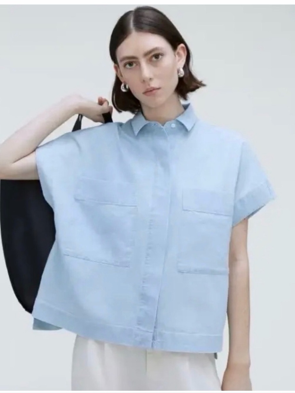 Everlane Light Blue Women's Short Sleeve Button-Down Shirt